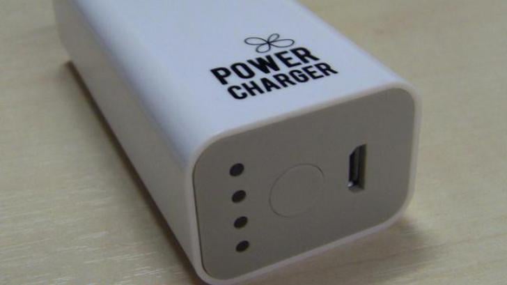 อุปกรณ์สำรองไฟ VOX POWER CHARGER  สำหรับโทรศัพท์ทุกรุ่น พกไว้แบตไม่มีหมด