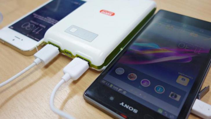 แบตสำรอง Commy CM-A112 (S1) ชาร์จมือถือได้ 2 เครื่องในเวลาเดียวกัน