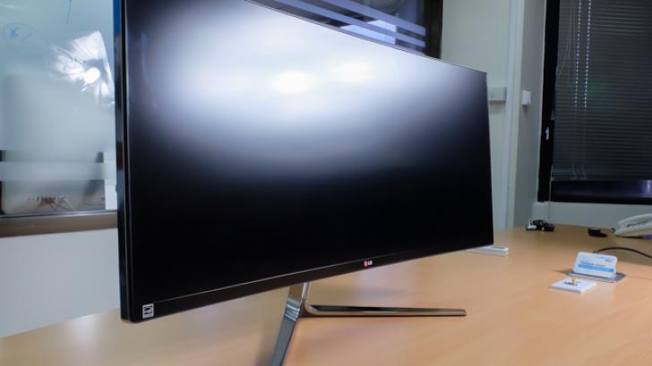 LG 34UC97 มอนิเตอร์ Ultra Wide จอกว้างสะใจ เต็มอิ่มจนสุดหางตา