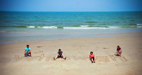 รูปทีมงาน WhoWish ทั้ง 4 คน