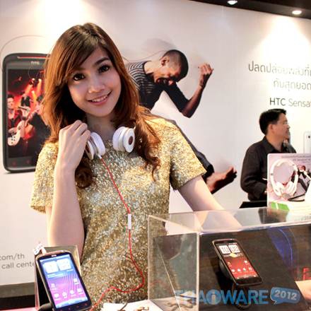 พริตตี้สาวสวยในงาน Thailand Mobile Expo 2012