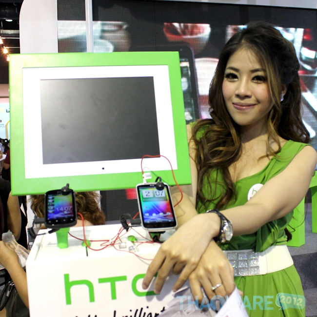 พริตตี้สาวสวยในงาน Thailand Mobile Expo 2012