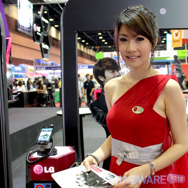 พริตตี้สาวสวยในงาน Thailand Mobile Expo 2012