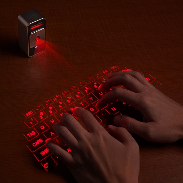 e722_cube_laser_virtual_keyboard_for_iphone_inuse e722_cube_laser_virtual_keyboard_for_iphone_inuse