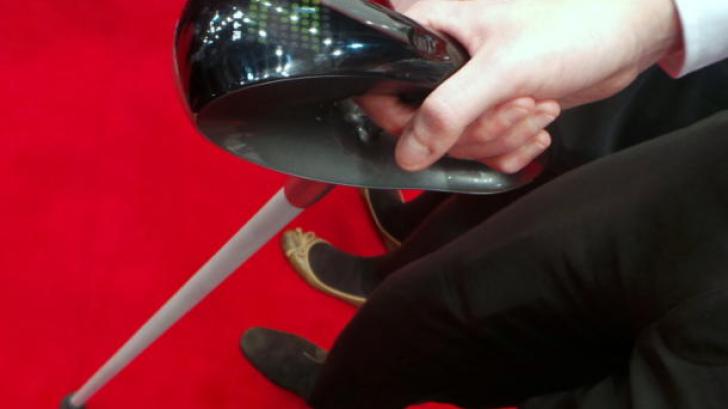 Fujitsu โชว์ GPS Cane ไม้เท้าอัจฉริยะ ! สำหรับผู้สูงอายุ