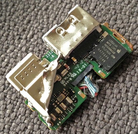 apple-lightning-av-adapter-chip apple-lightning-av-adapter-chip