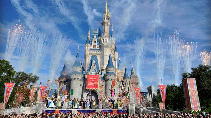 สวนสนุก Disney แบนไม้ Selfie ไม่ให้นำเข้าสวนสนุกแล้ว