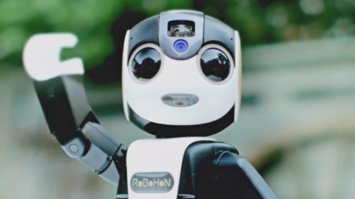 RoBoHoN หุ่นยนต์จิ๋วสุดเจ๋ง ! ที่มาพร้อมกับระบบฟังก์ชั่นของสมาร์ทโฟน