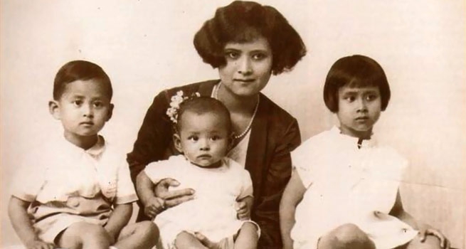 พระราชประวัติ พระบาทสมเด็จพระปรมินทรมหาภูมิพลอดุลยเดช โดยสังเขป พระราชประวัติ พระบาทสมเด็จพระปรมินทรมหาภูมิพลอดุลยเดช โดยสังเขป