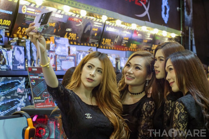 บรรยากาศงาน และ รูปพริตตี้งาน COMMART WORK 2016 มหกรรมไอที ส่งท้ายปี 2016