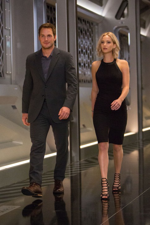 เจนนิเฟอร์ ลอว์เรนซ์ และ คริส แพรตต์ ออกเดทกันครั้งแรกใน Passengers
