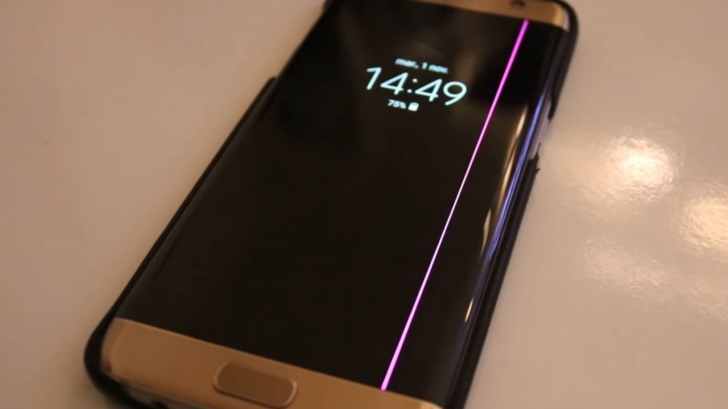 S7 Edge ส่อแววมีปัญหา! หลังผู้ใช้จำนวนมากพบเส้นคาดสีชมพูปริศนาปรากฏบนหน้าจอ