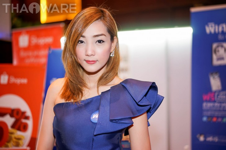 พาเดินส่องเหล่านางฟ้า พริตตี้หน้าหวานในงาน Commart JOY 2017