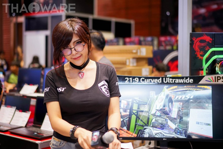 พาเดินส่องเหล่านางฟ้า พริตตี้หน้าหวานในงาน Commart JOY 2017