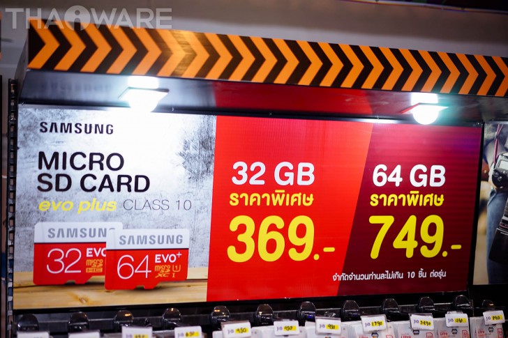 พาเดินส่องเหล่านางฟ้า พริตตี้หน้าหวานในงาน Commart JOY 2017