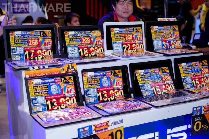 พาเดินส่องเหล่านางฟ้า พริตตี้หน้าหวานในงาน Commart JOY 2017