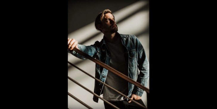 แบบนี้ก็หล่อเลย เทคนิคการโพสท่าถ่ายรูปของผู้ชาย โพสท่าแบบไหนให้ถ่ายออกมาดูดี