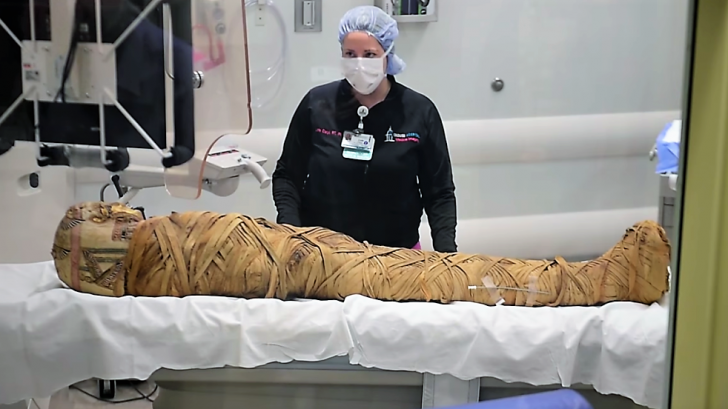 มัมมี่ที่เสียชีวิตเมื่อ 2,000 ปีที่แล้วได้รับการเอกซเรย์คอมพิวเตอร์เป็นครั้งแรก เพื่อหาสาเหตุการตาย