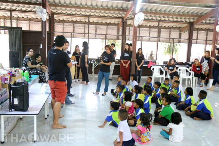 Thaiware จัดกิจกรรม CSR ประจำปี 2018 กับน้องๆ นักเรียน โรงเรียนบ้านคอวัง จังหวัดนครปฐม Thaiware จัดกิจกรรม CSR ประจำปี 2018 กับน้องๆ นักเรียน โรงเรียนบ้านคอวัง จังหวัดนครปฐม