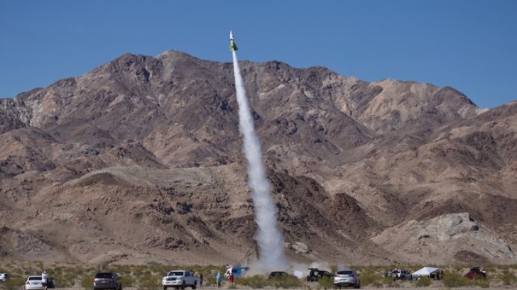 Mike Hughes รอดกลับมาได้ หลังขึ้นจรวดที่สร้างขึ้นเองเพื่อพิสูจน์ทฤษฎีโลกแบน