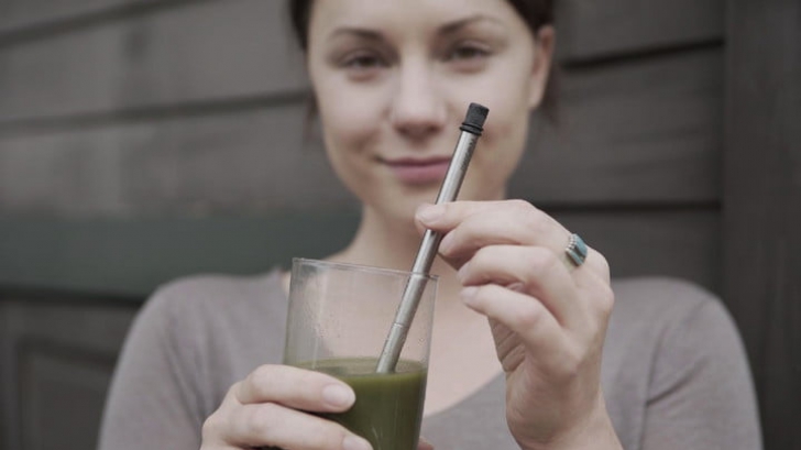 FinalStraw หลอดดูดน้ำรักษ์โลก ทำด้วยสแตนเลส พกพาได้ในรูปแบบพวงกุญแจ