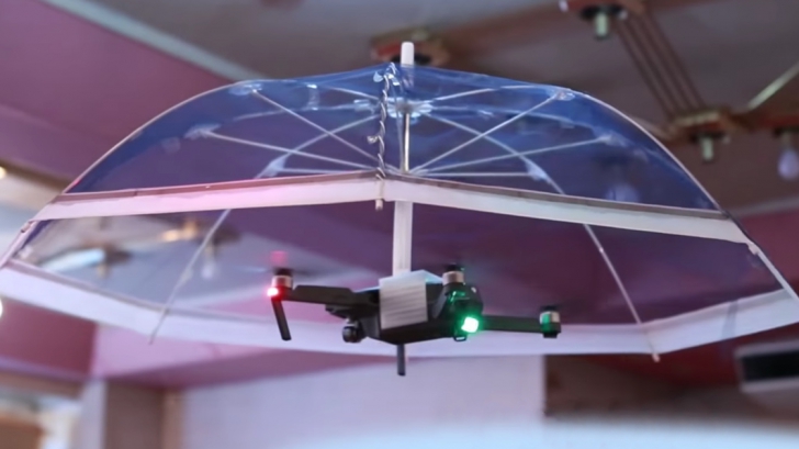 บริษัทญี่ปุ่นพัฒนา ร่มโดรน ร่มบินได้ที่จะบินตามผู้ใช้โดยไม่ต้องถือให้เมื่อย