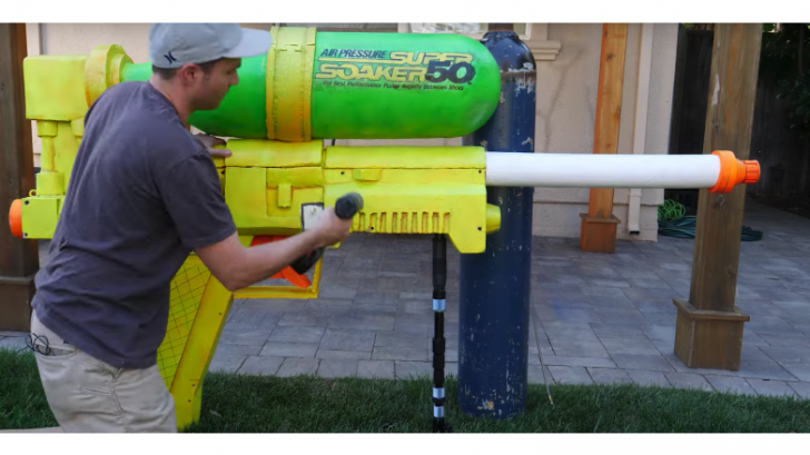 ไม่ธรรมดา เมื่ออดีตวิศวกร NASA สร้างปืนฉีดน้ำยักษ์ ระดับความแรงบอกเลยว่าโหดลืมตาย