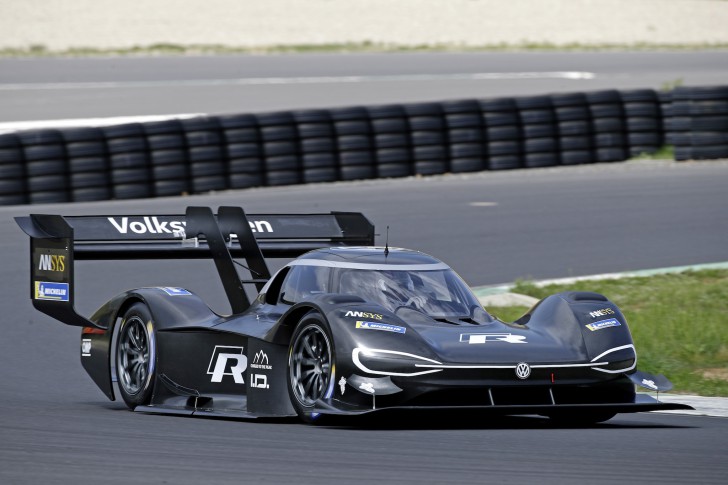 Volkswagen I.D. R รถแข่งพลังงานไฟฟ้า ตั้งเป้าทำลายสถิติสนาม Nürburgring