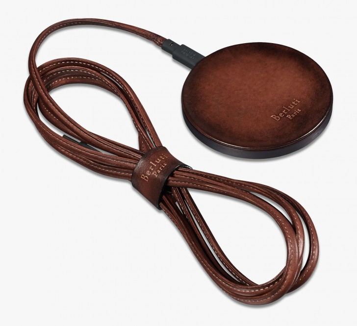 เมื่อแบรนด์หรูอย่าง Berluti ทำที่ชาร์จไร้สายออกมา คุณคิดว่าจะตั้งราคาขายไว้กี่บาท