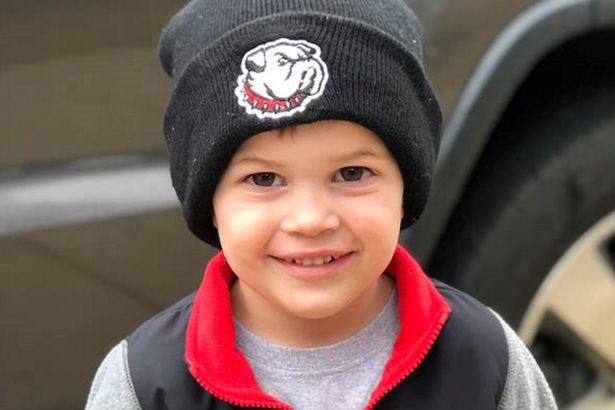 หนุ่มน้อยทำร้ายปลาทองสุดที่รักของตัวเองโดยไม่ได้ตั้งใจ เพียงเพราะว่าเอาปลามานอนกอด หนุ่มน้อยทำร้ายปลาทองสุดที่รักของตัวเองโดยไม่ได้ตั้งใจ เพียงเพราะว่าเอาปลามานอนกอด