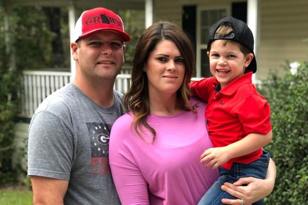 หนุ่มน้อยทำร้ายปลาทองสุดที่รักของตัวเองโดยไม่ได้ตั้งใจ เพียงเพราะว่าเอาปลามานอนกอด หนุ่มน้อยทำร้ายปลาทองสุดที่รักของตัวเองโดยไม่ได้ตั้งใจ เพียงเพราะว่าเอาปลามานอนกอด