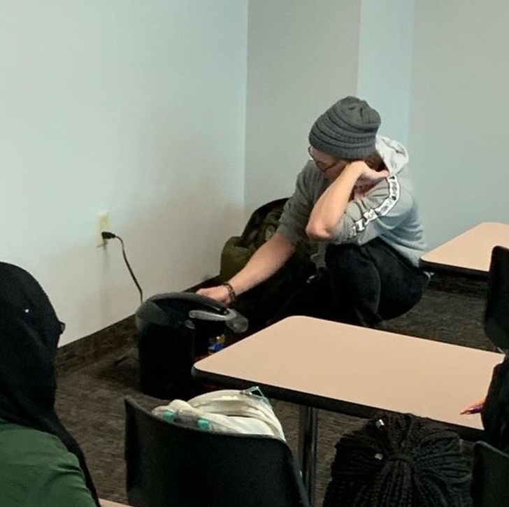 20 ภาพวีรกรรมความเกรียน และความฮาของชีวิตเหล่านักศึกษา