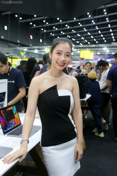 พาเดินส่องเหล่านางฟ้า พริตตี้หน้าหวานในงาน Commart Connect 2019