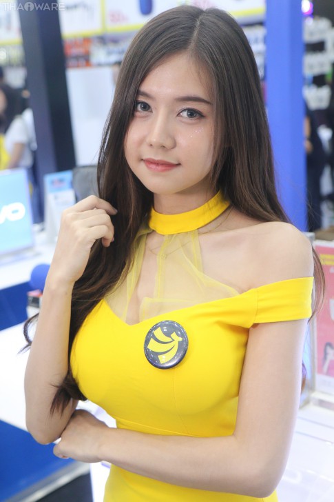 พาเดินส่องเหล่านางฟ้า พริตตี้หน้าหวานในงาน Commart Connect 2019
