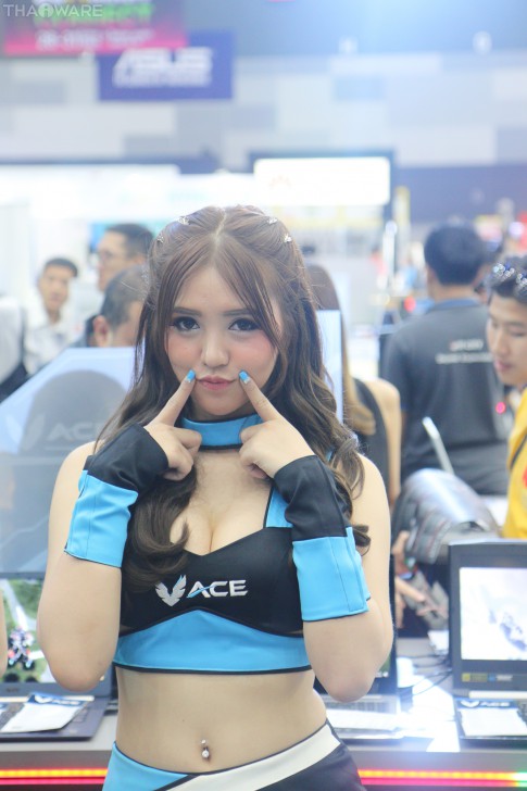 พาเดินส่องเหล่านางฟ้า พริตตี้หน้าหวานในงาน Commart Connect 2019