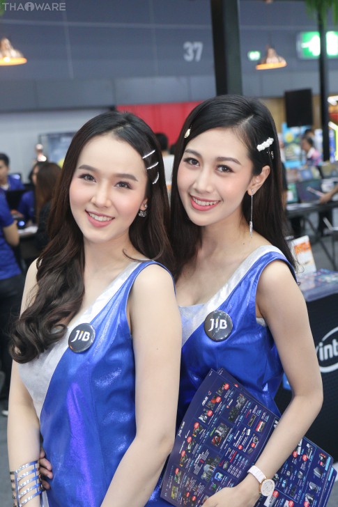 พาเดินส่องเหล่านางฟ้า พริตตี้หน้าหวานในงาน Commart Connect 2019