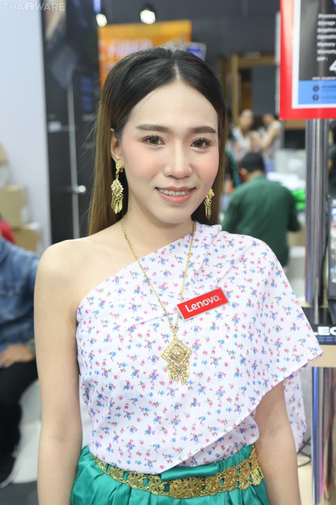 พาเดินส่องเหล่านางฟ้า พริตตี้หน้าหวานในงาน Commart Connect 2019
