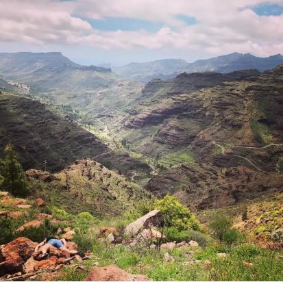 เซลฟี่ธรรมดาโลกไม่จำ! สาวใจกล้า เซลฟี่แกล้งตาย คู่กับสถานที่สำคัญต่างๆ ของโลก เซลฟี่ธรรมดาโลกไม่จำ! สาวใจกล้า เซลฟี่แกล้งตาย คู่กับสถานที่สำคัญต่างๆ ของโลก