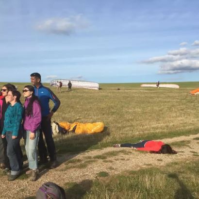 เซลฟี่ธรรมดาโลกไม่จำ! สาวใจกล้า เซลฟี่แกล้งตาย คู่กับสถานที่สำคัญต่างๆ ของโลก เซลฟี่ธรรมดาโลกไม่จำ! สาวใจกล้า เซลฟี่แกล้งตาย คู่กับสถานที่สำคัญต่างๆ ของโลก