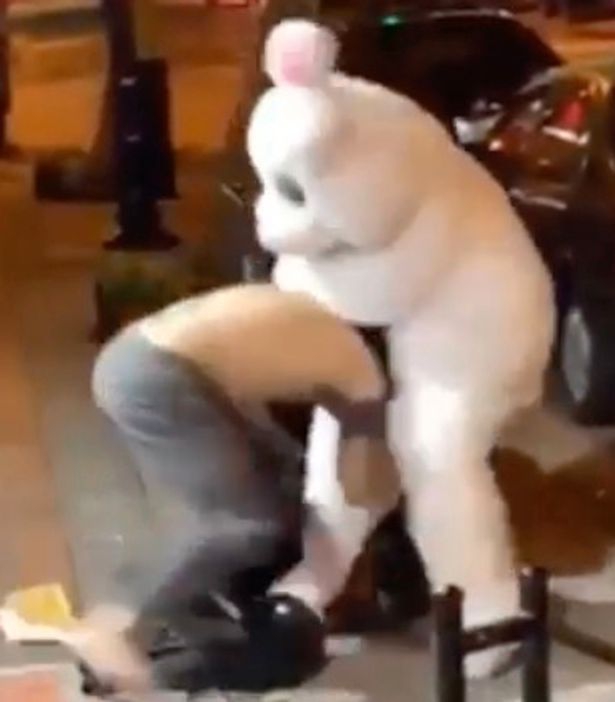 กระต่ายพลเมืองดีสายพันธ์ุฮีโร่ ทนไม่ได้เห็นผู้หญิงโดนทำร้ายร่างกาย จึงเข้าไปตะลุมบอน