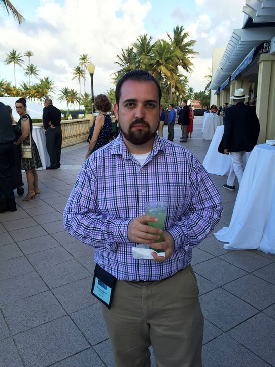 หนุ่มสุดเซ็ง ได้ไปเที่ยวต่างประเทศฟรี แต่ไม่สามารถพาเมียไปด้วย เลยส่งรูปความเซ็งให้ดู