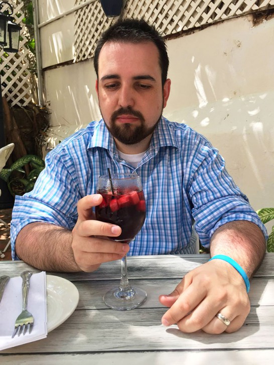 หนุ่มสุดเซ็ง ได้ไปเที่ยวต่างประเทศฟรี แต่ไม่สามารถพาเมียไปด้วย เลยส่งรูปความเซ็งให้ดู