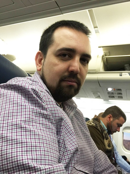 หนุ่มสุดเซ็ง ได้ไปเที่ยวต่างประเทศฟรี แต่ไม่สามารถพาเมียไปด้วย เลยส่งรูปความเซ็งให้ดู