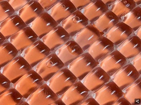 ลดขยะพลาสติกในงานวิ่งมาราธอนได้มหาศาล ด้วยนวัตกรรมถุงน้ำที่กินเข้าไปได้เลย ลดขยะพลาสติกในงานวิ่งมาราธอนได้มหาศาล ด้วยนวัตกรรมถุงน้ำที่กินเข้าไปได้เลย