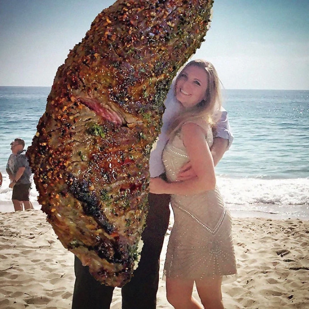 สาวใจกล้า เปลี่ยนภาพแฟนเก่าให้เป็น สเต็ก เจ็บแสบและสร้างสรรค์มากๆ สาวใจกล้า เปลี่ยนภาพแฟนเก่าให้เป็น สเต็ก เจ็บแสบและสร้างสรรค์มากๆ