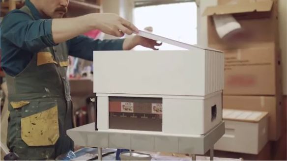 ร้าน McDonalds สาขาเล็กจิ๋วในประเทศสวีเดน แต่สำหรับน้องผึ้งเท่านั้นนะ