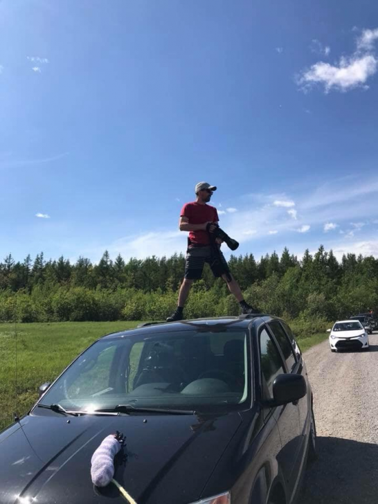 สนามบินในแคนาดา เจาะรูที่รั้วกั้นให้ตากล้องถ่ายรูปซะเลย!