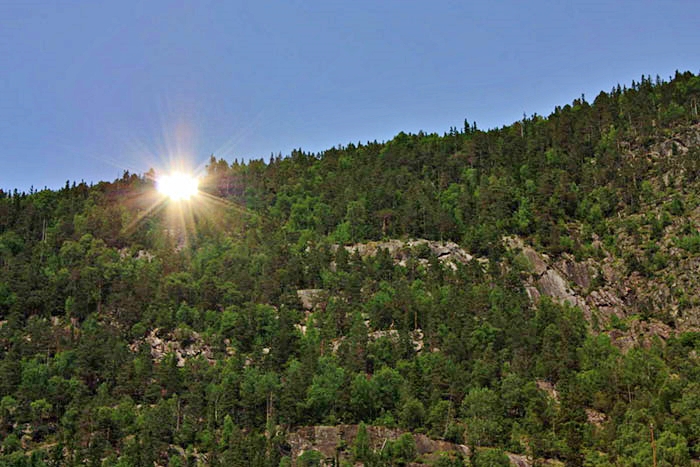 สุดทึ่ง! เมืองในเงามืด ลงทุน 18 ล้านบาท เพื่อสร้างดวงอาทิตย์จำลอง