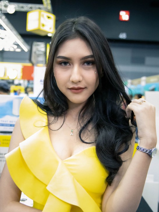 พาส่องพริตตี้สาวสวยภายในงาน COMMART JOY 2019
