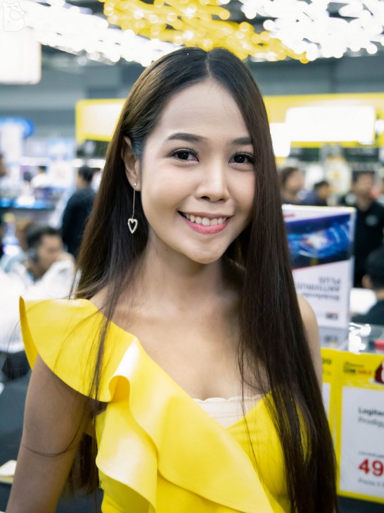 พาส่องพริตตี้สาวสวยภายในงาน COMMART JOY 2019
